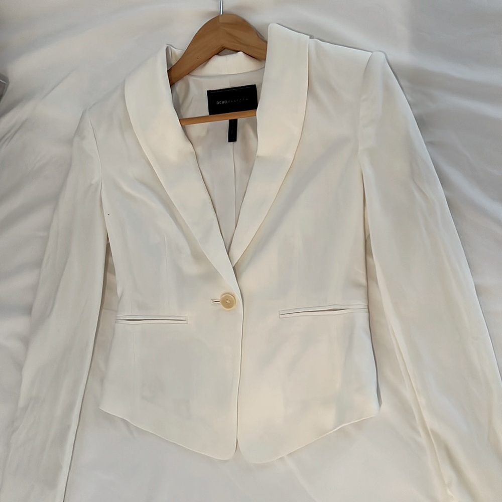 BCBG White Blazer- size XS (New-never worn)